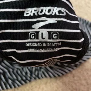 VINTAGE BLACK TANTOP WITH WHITE STRIPES